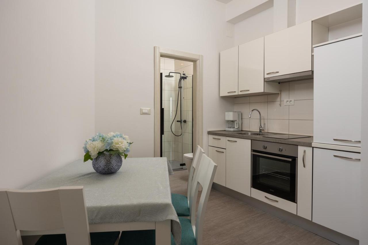 Apartments Lea ポドストラナ エクステリア 写真